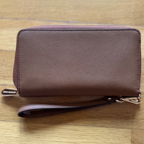 Michael Kors Wallet - Leather Continental Wristlet - Picture 2 of 3